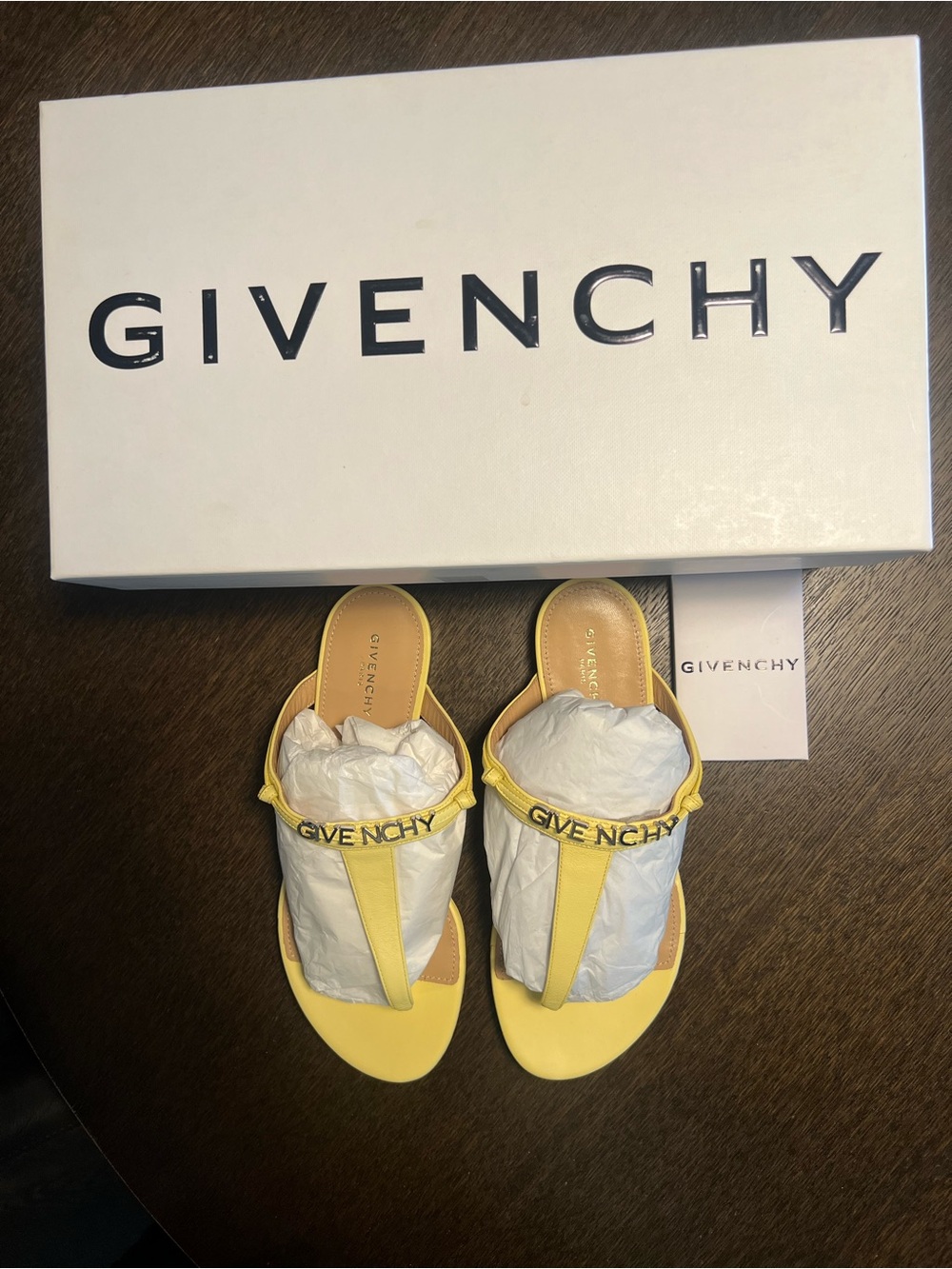 Givenchy Elba Flat Thong Sandals Pale Yellow Leather Logo BE3059E0XT Size 37 NIB